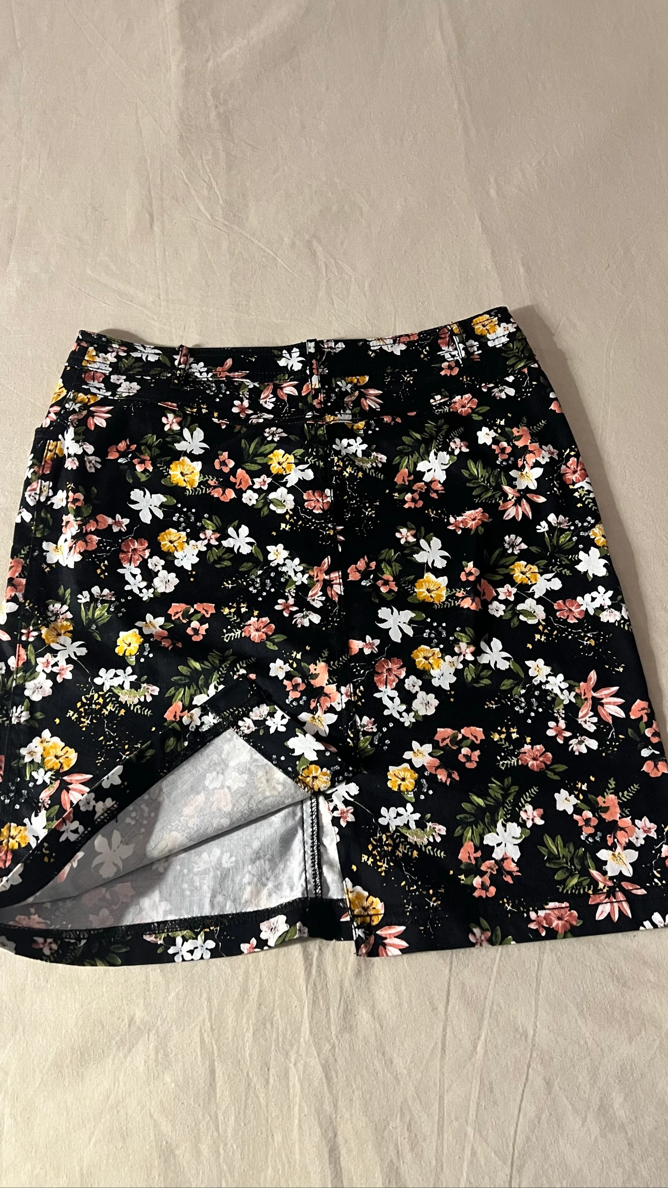 Jolie Jupe d'été Noire à Fleurs – photo 2